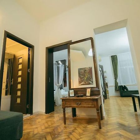 House Of Art Apartment Bukares Bagian luar foto