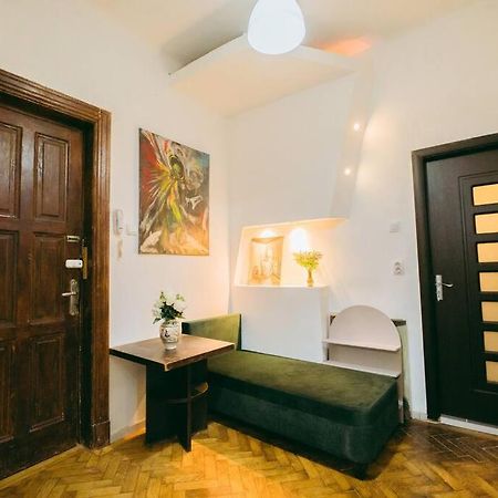 House Of Art Apartment Bukares Bagian luar foto