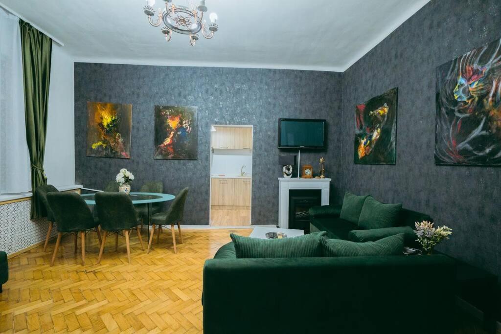 House Of Art Apartment Bukares Bagian luar foto