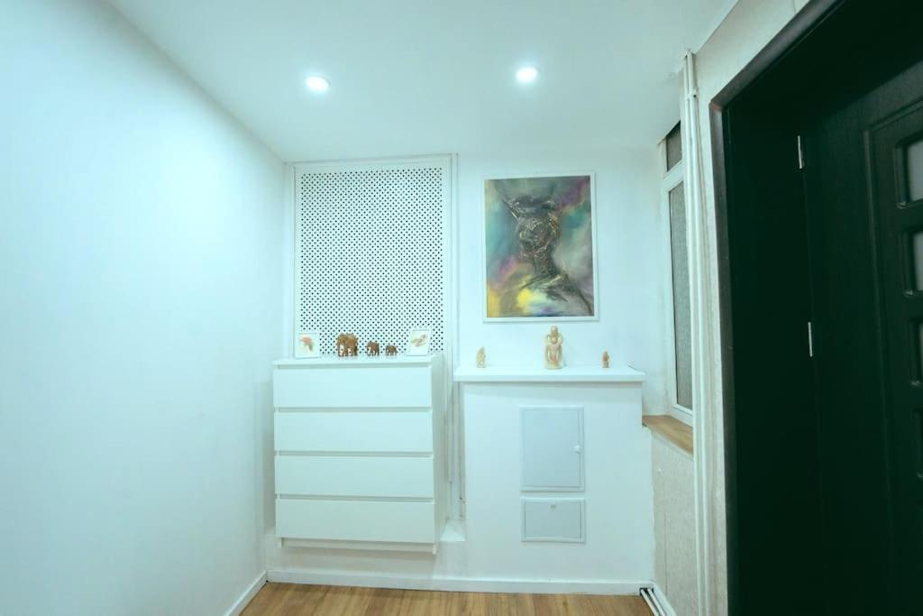 House Of Art Apartment Bukares Bagian luar foto
