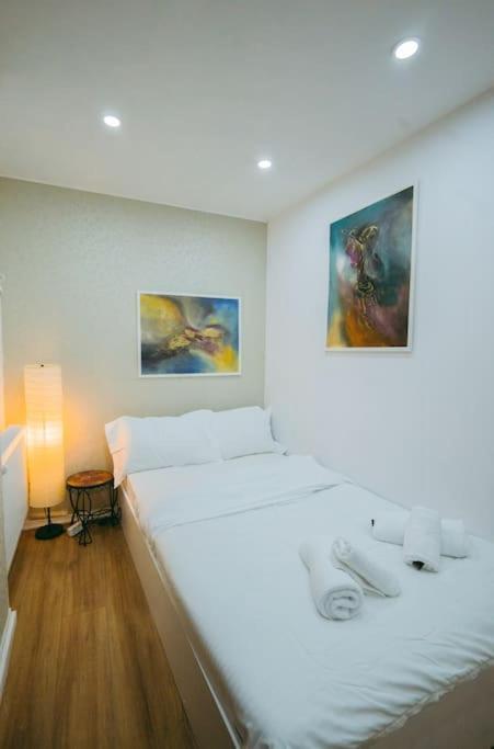 House Of Art Apartment Bukares Bagian luar foto