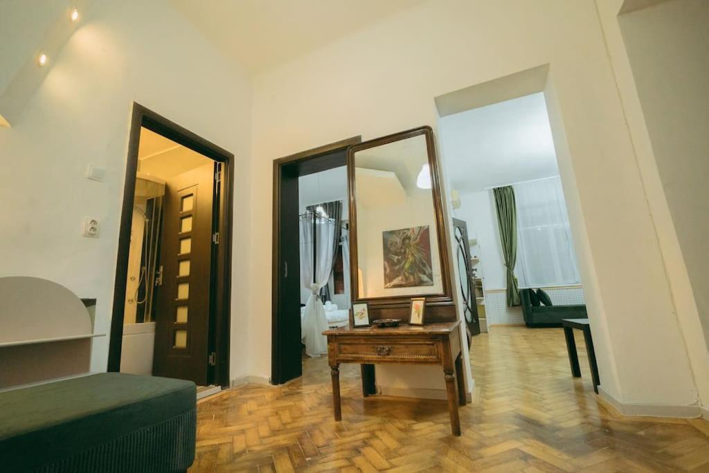 House Of Art Apartment Bukares Bagian luar foto